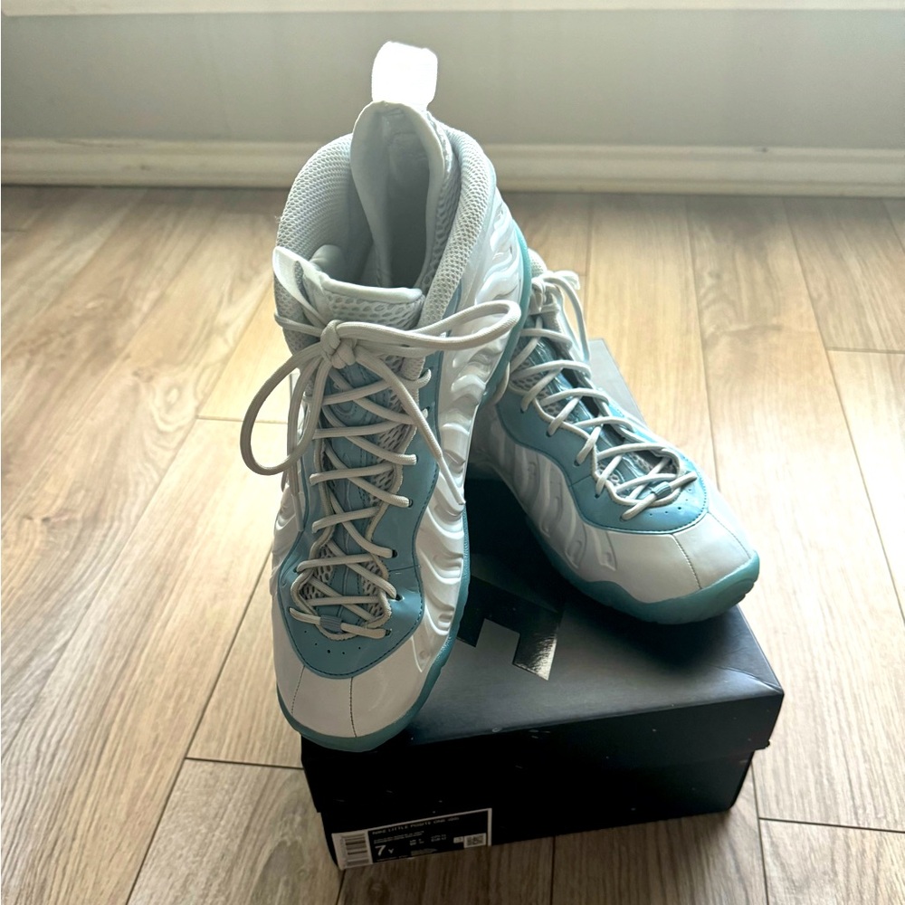 Nike Posite One Aura